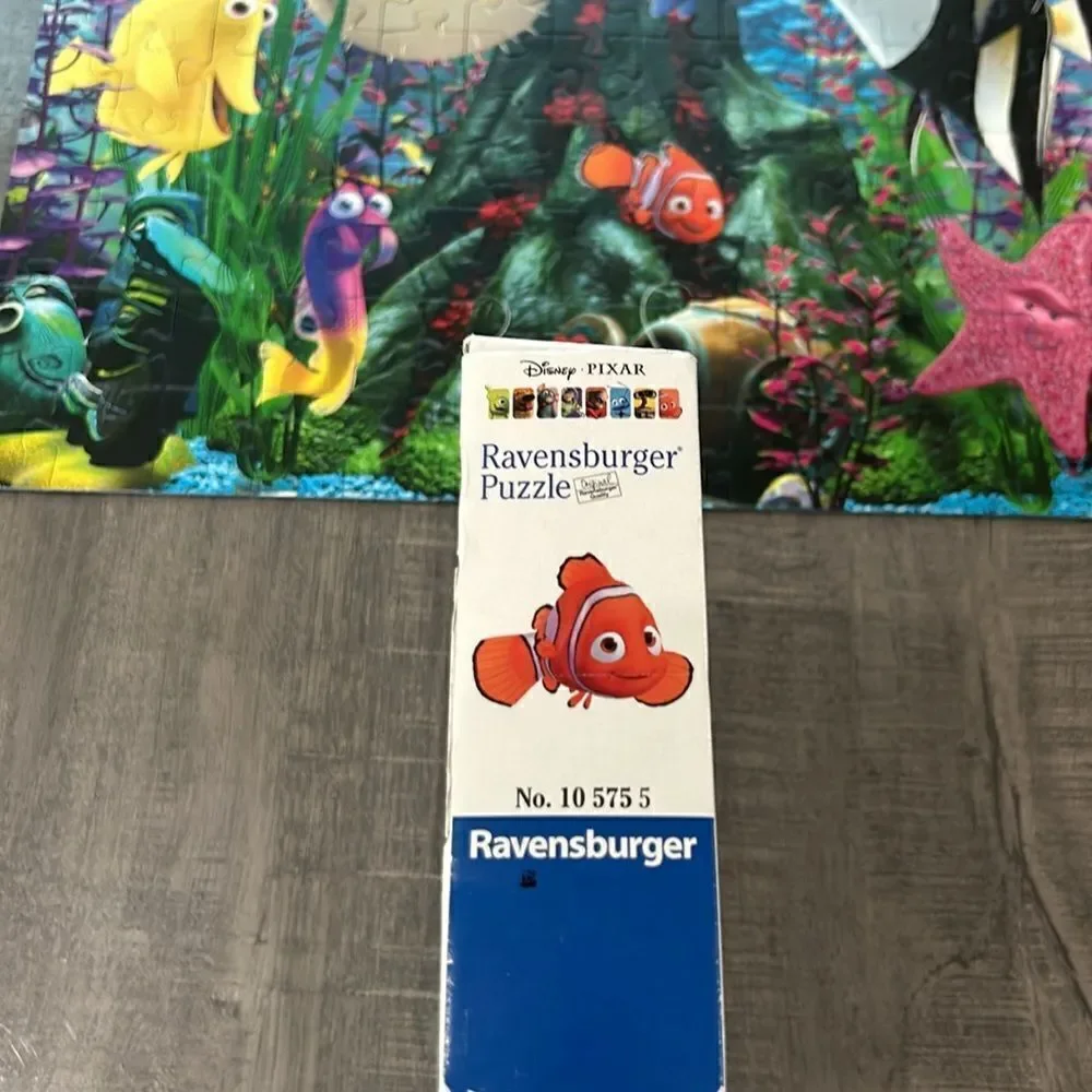 🧩 Finding Nemo Disney Pixar X Ravensburger 💯 piece Puzzle 🧩 6+ Handle Box📦